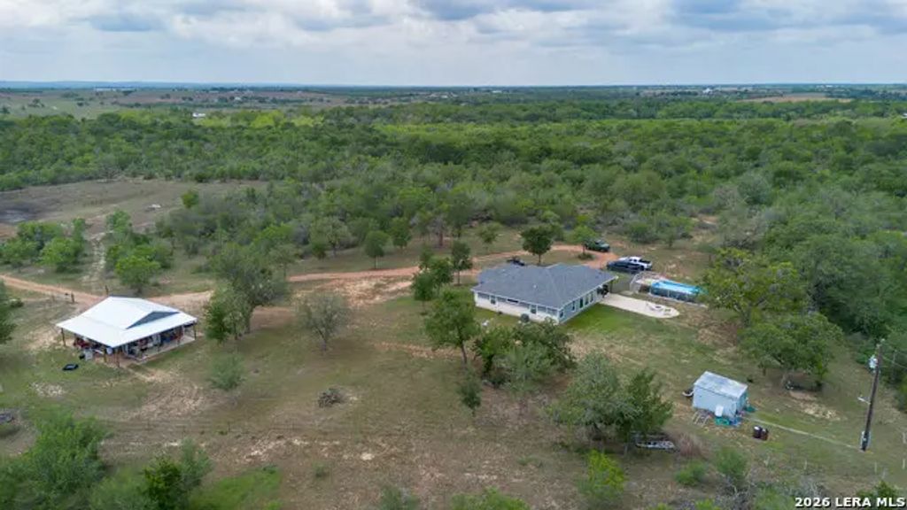2354 Fm 2438, Seguin