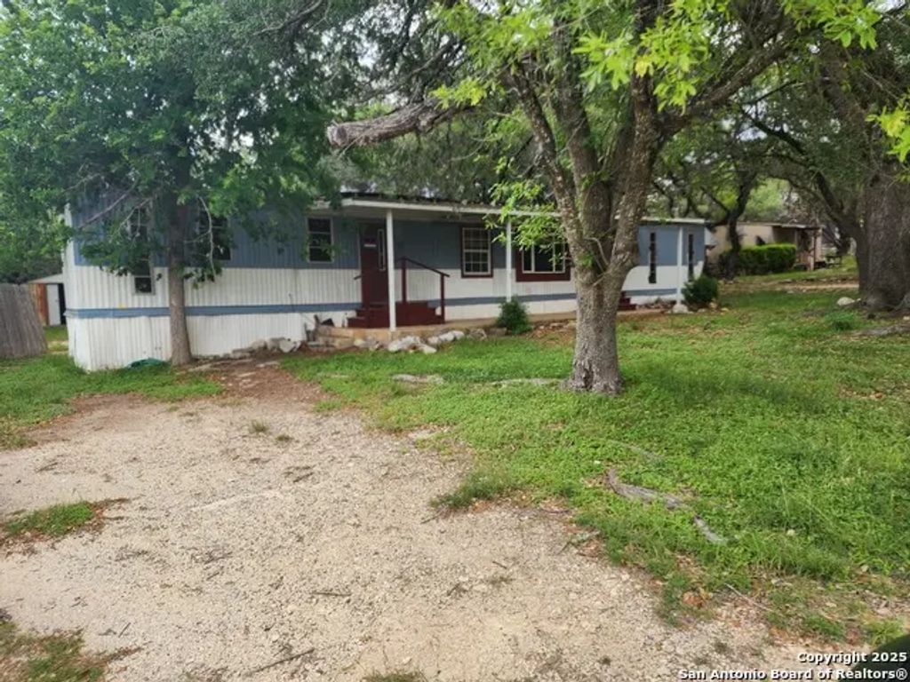 520 Royal Oak Dr, Canyon Lake