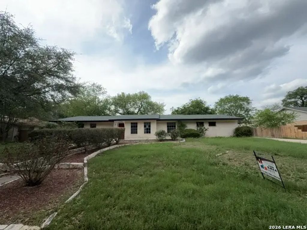 202 Shalimar Dr, Castle Hills