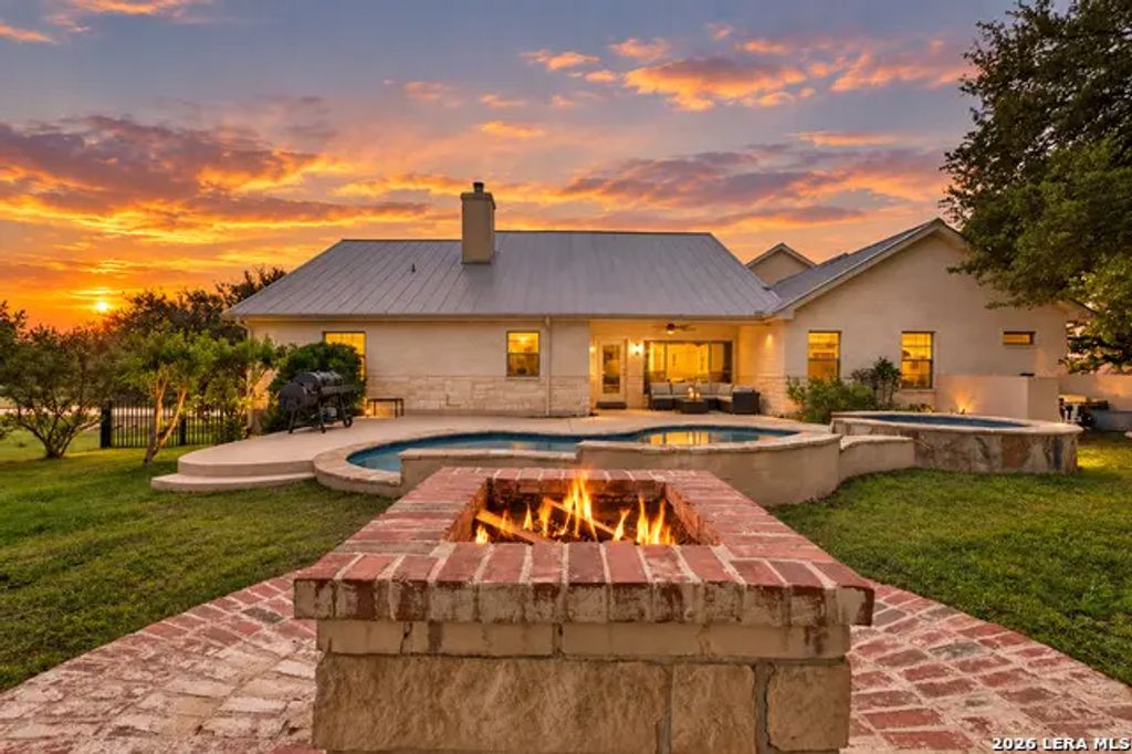123 Grosbeak Dr, Spring Branch