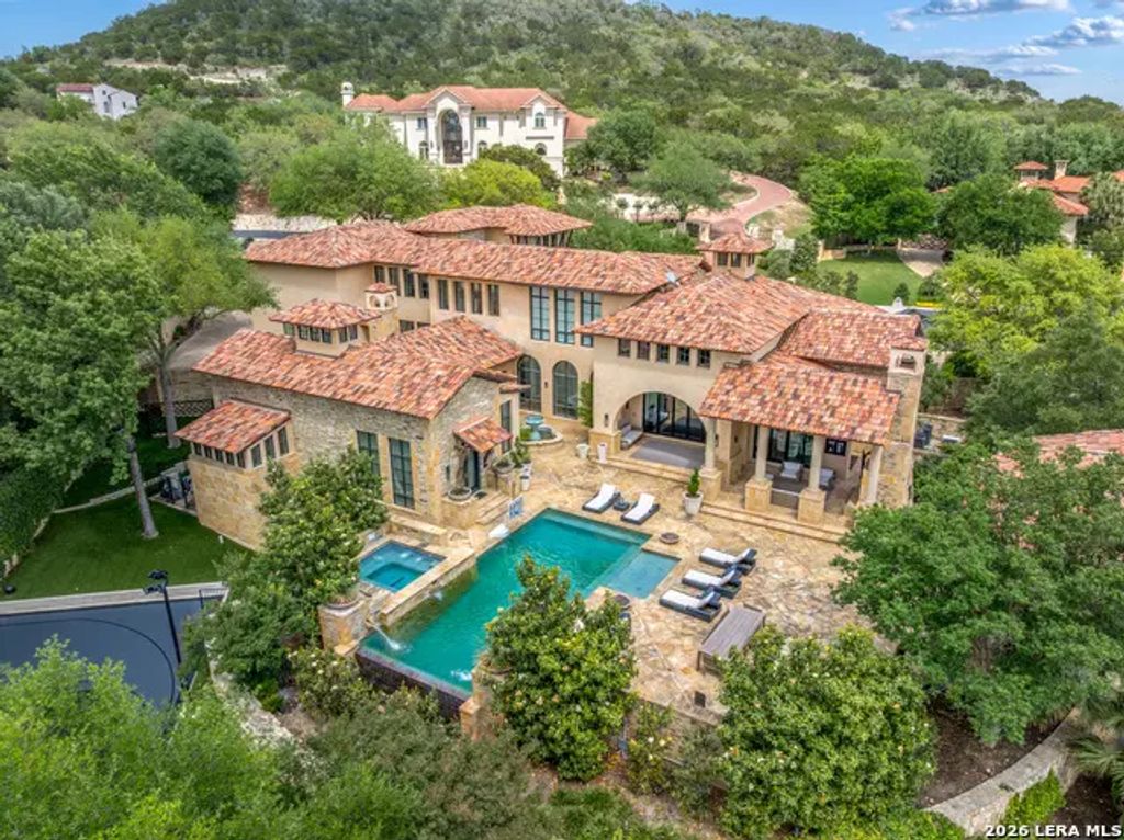 18 Crescent, San Antonio
