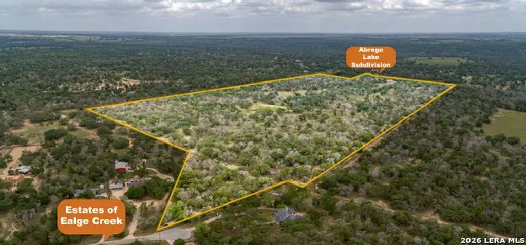 132 Roemer Ln W, Floresville