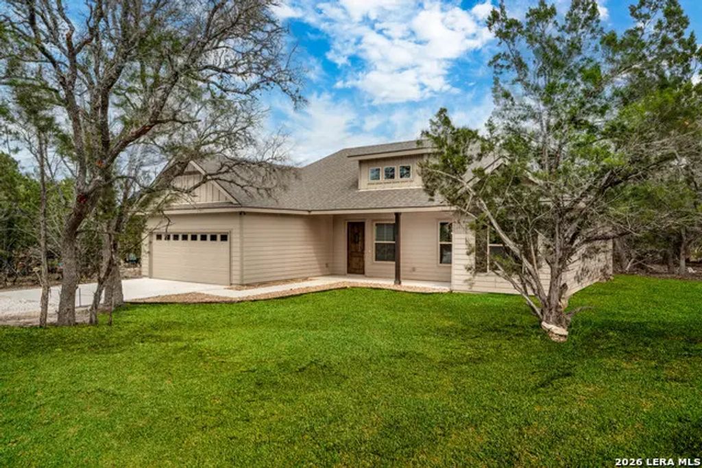 153 Spotted Horse Trail, Bandera