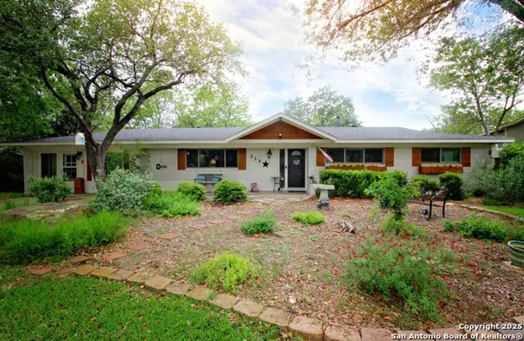 113 Adobe Dr, Castle Hills