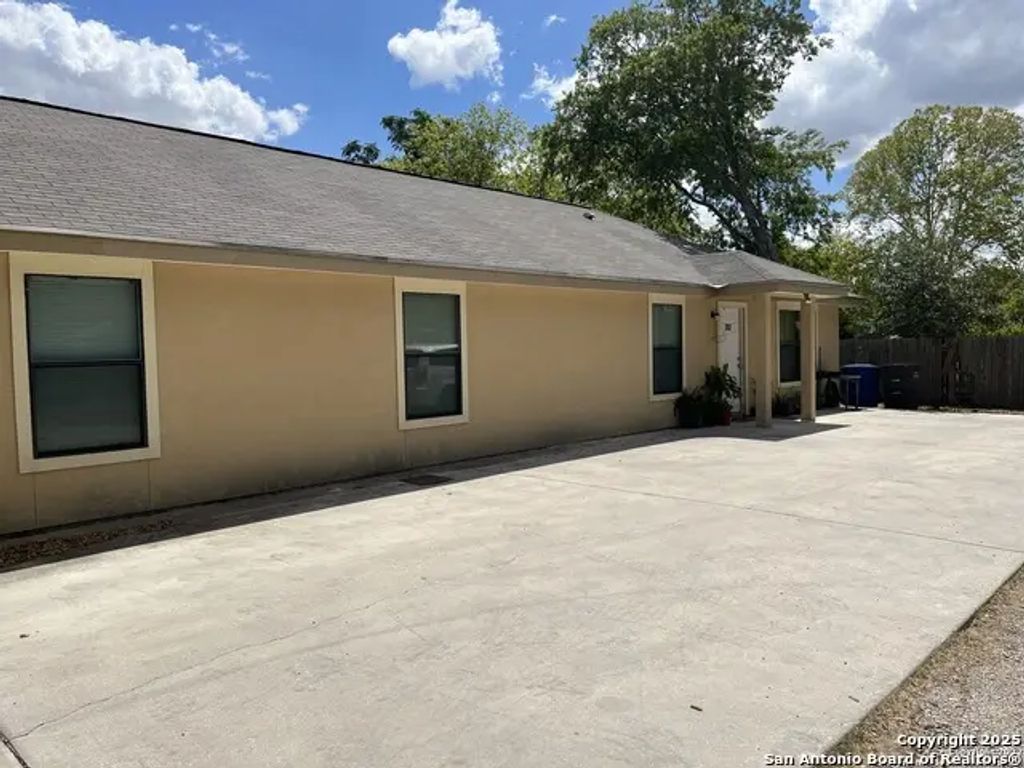 823 Bynum 201, San Antonio