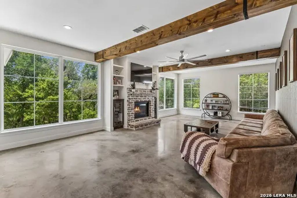 521 Rittimann Rd, Spring Branch