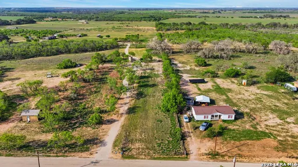 238 E Ditto Rd, Poteet