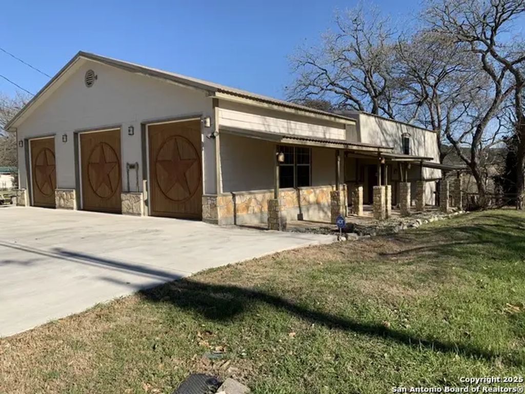 1080 Guadalupe, New Braunfels
