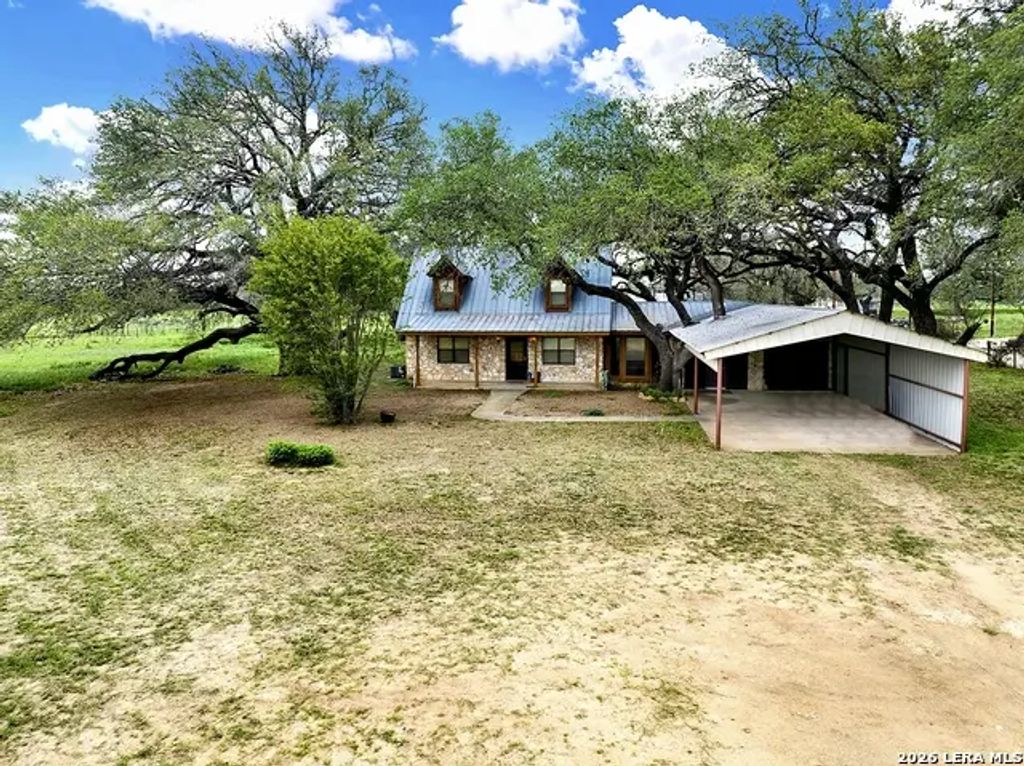 360 Horton Rd, Poteet