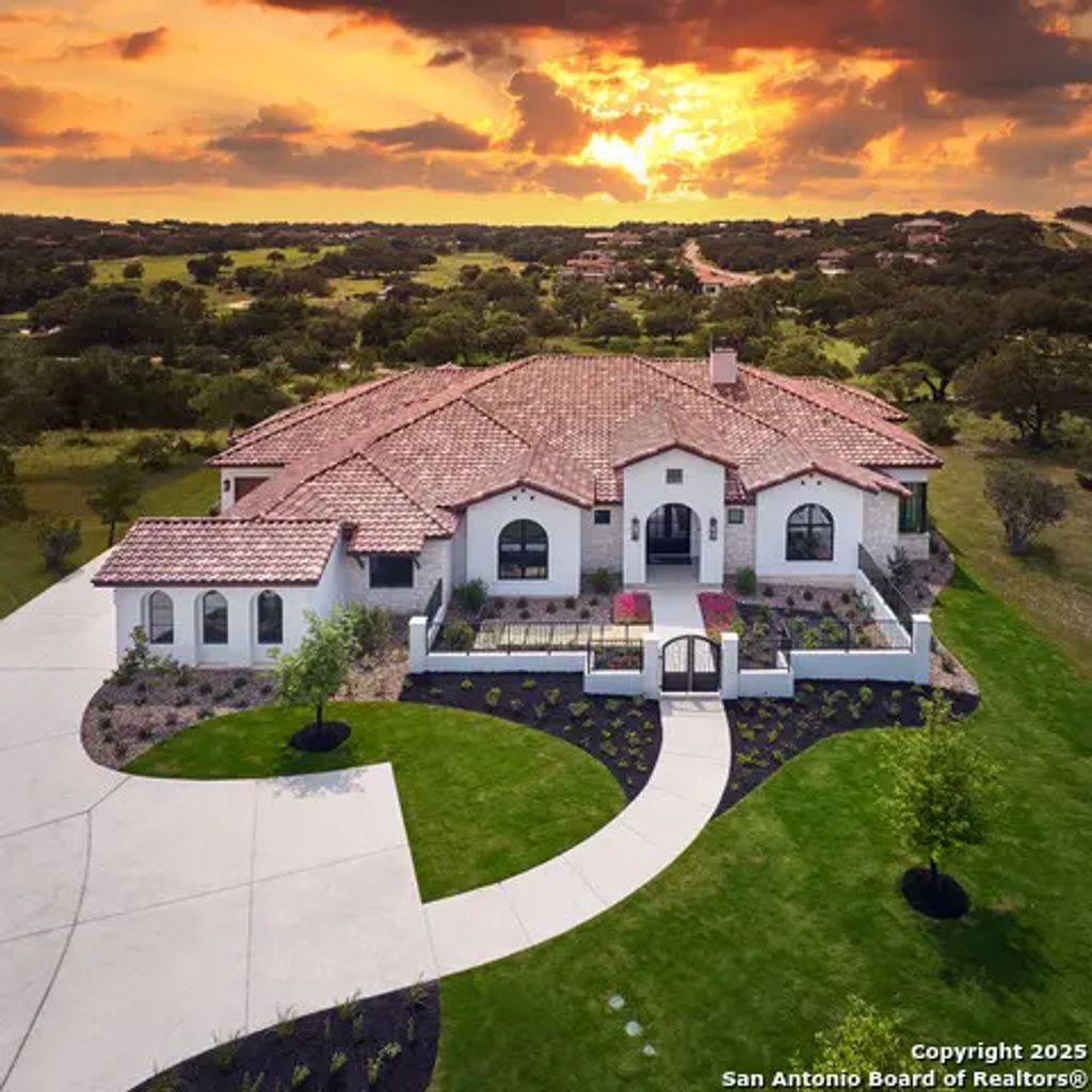 3728 Clubs Dr, Boerne