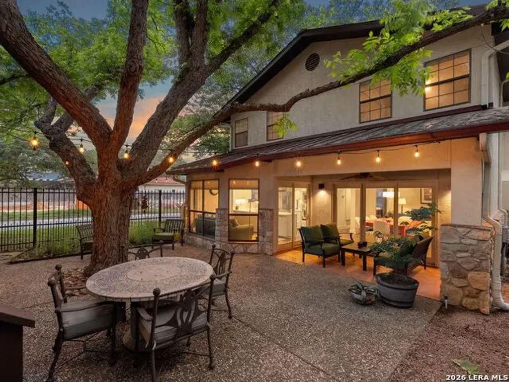 299 W Edgewater Ter, New Braunfels