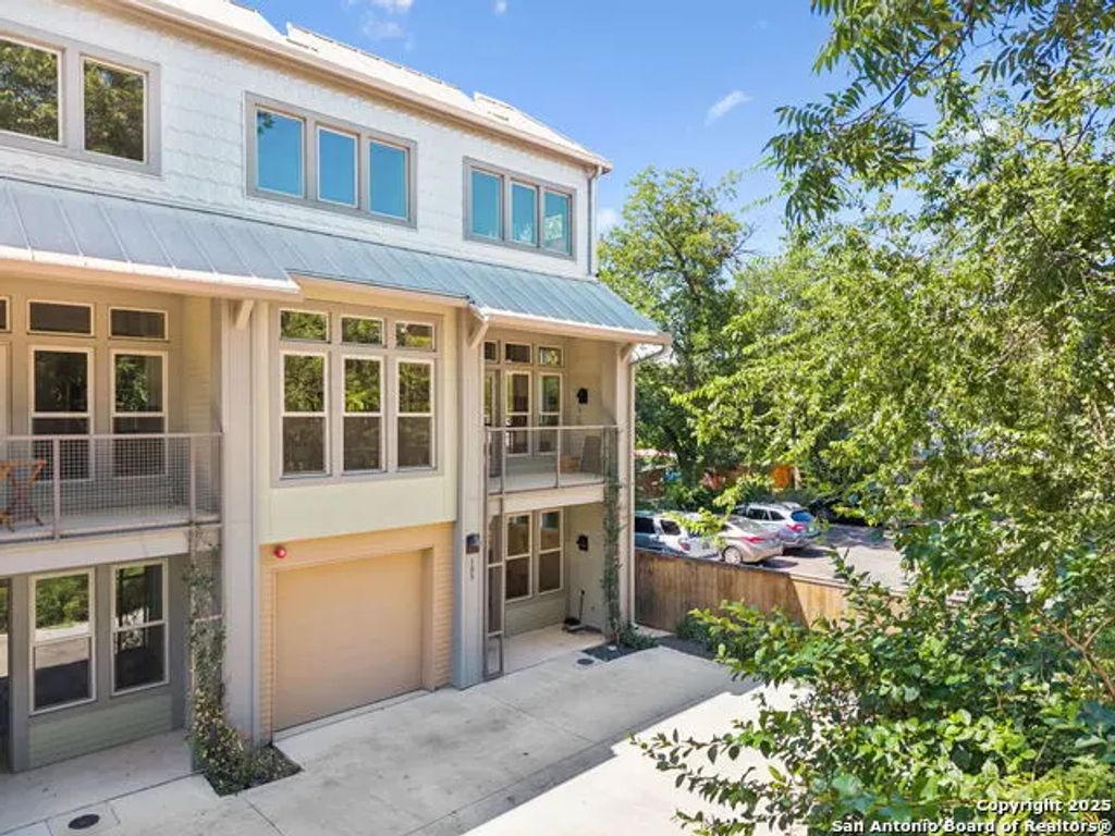 135 Cedar Street 105, San Antonio