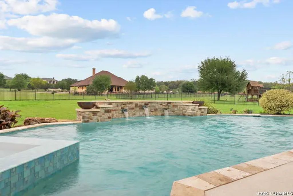 140 Entre Rios Blvd, New Braunfels