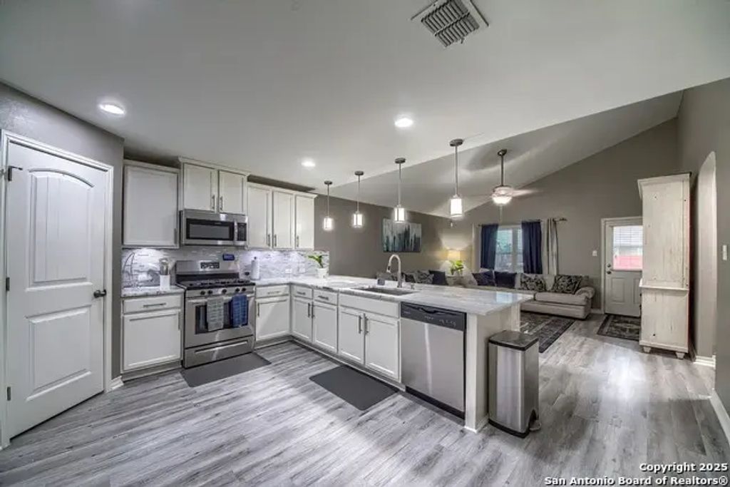 13408 Drop Seed, San Antonio