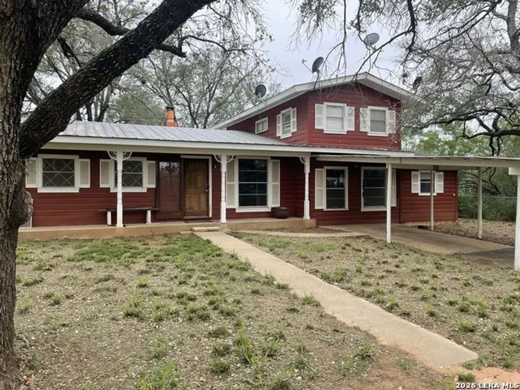2279 N Hwy 16, Jourdanton