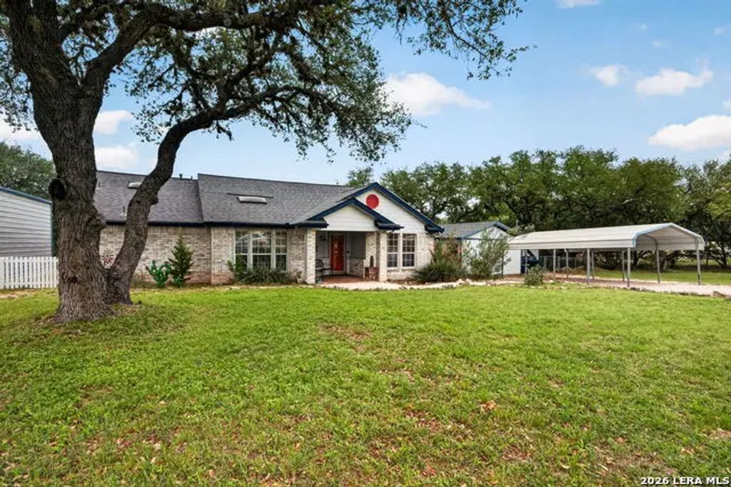 1032 Summit Rd, Lakehills