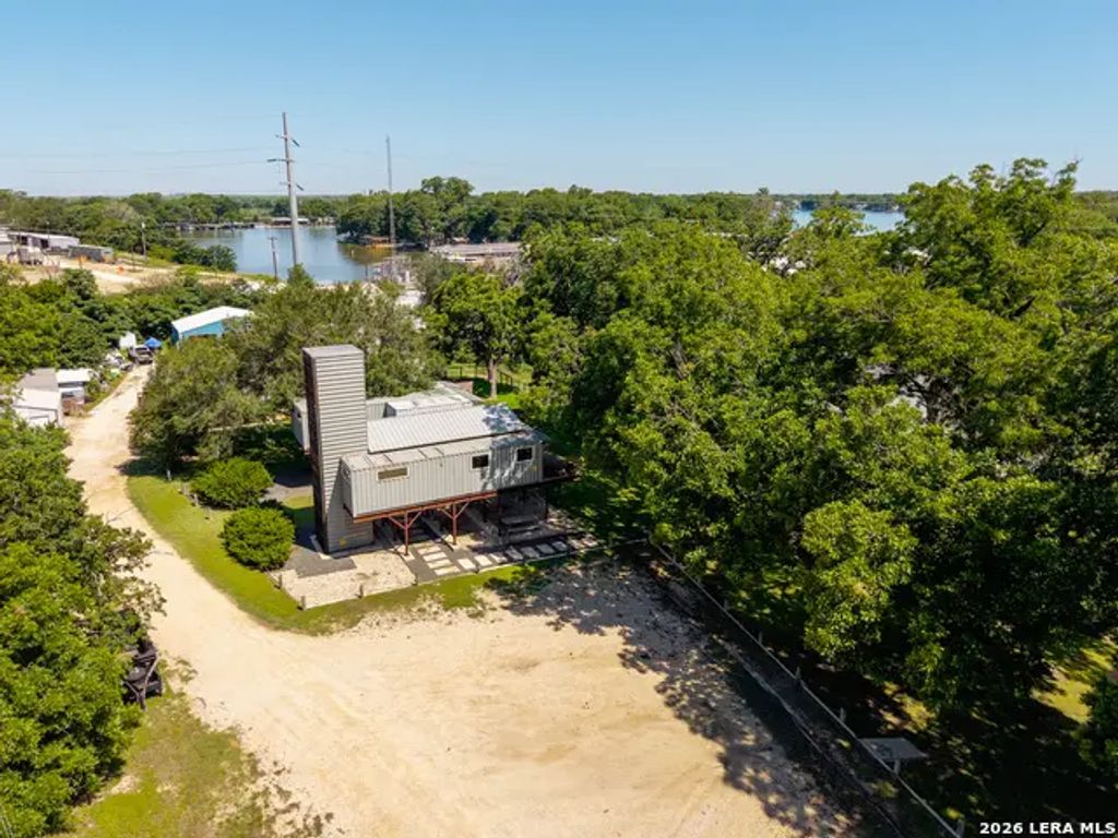 9035 Fm 725, McQueeney