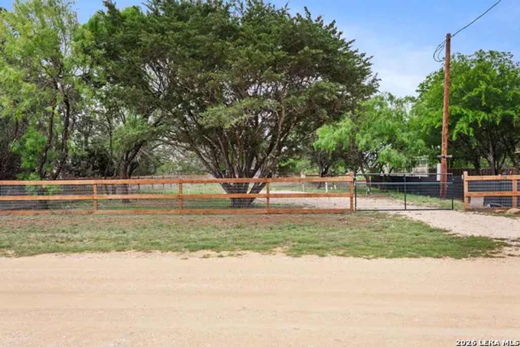 799 River Bend Road, Bandera