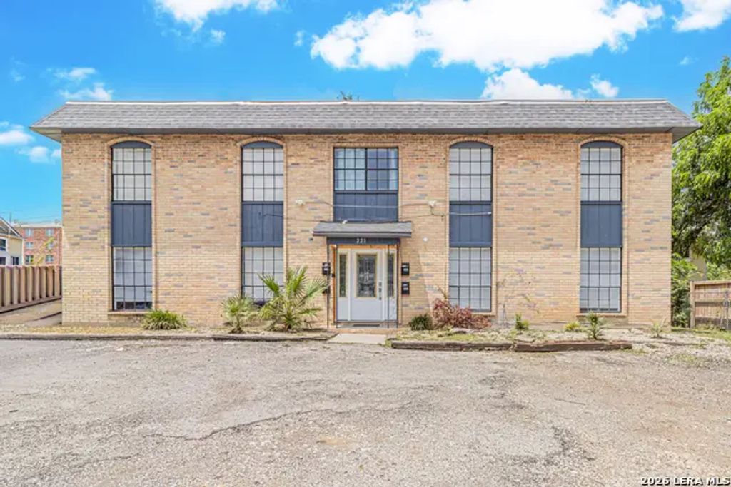 221 E Craig Pl, San Antonio