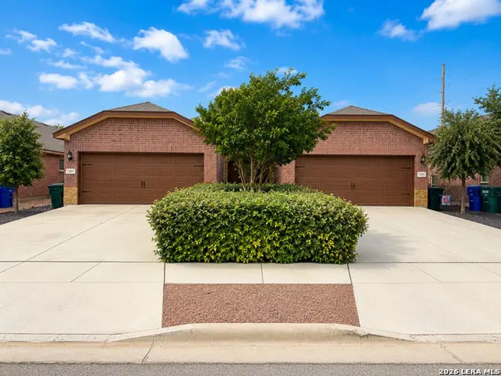 1105/1107 Renee Way, Seguin
