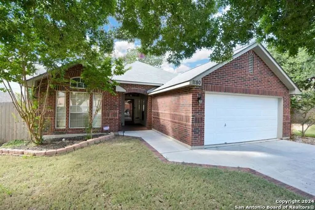 1180 Berry Creek Drive, Schertz