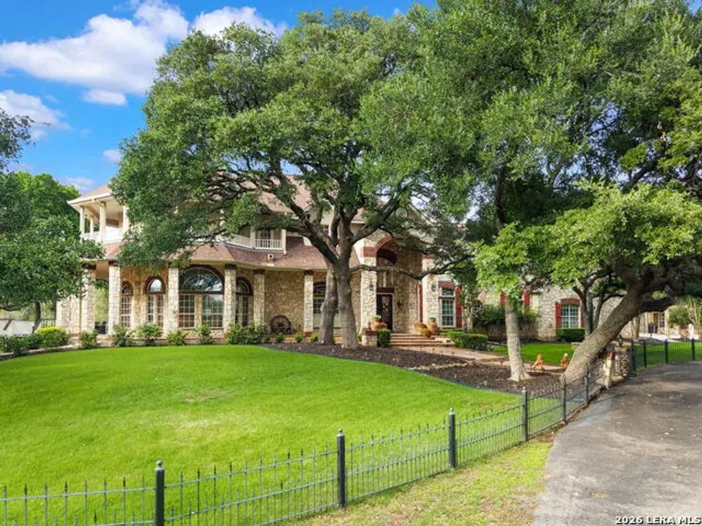 8040 Rolling Acres Trail, Fair Oaks Ranch