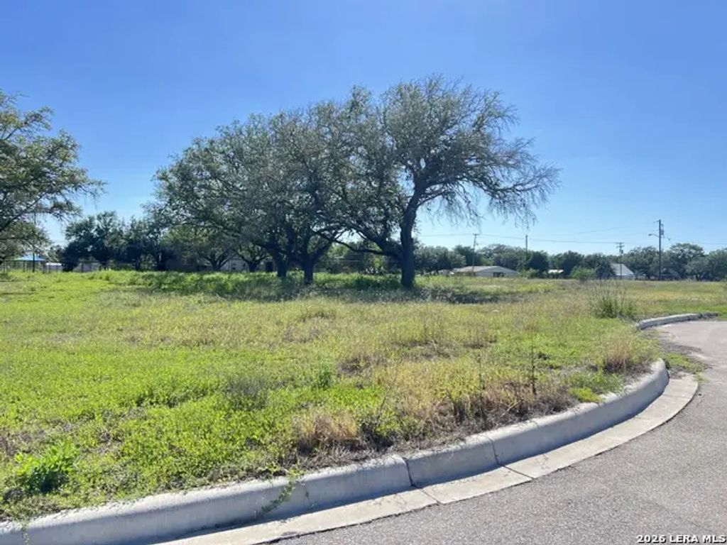 809 N Polk, Beeville