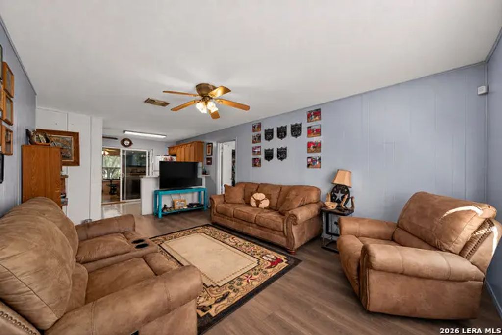 15505 Bradley, Atascosa