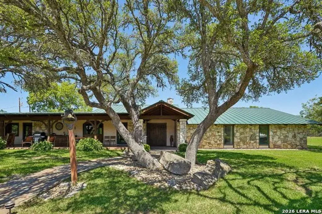722 W Lacey Oaks Parkway, Kerrville