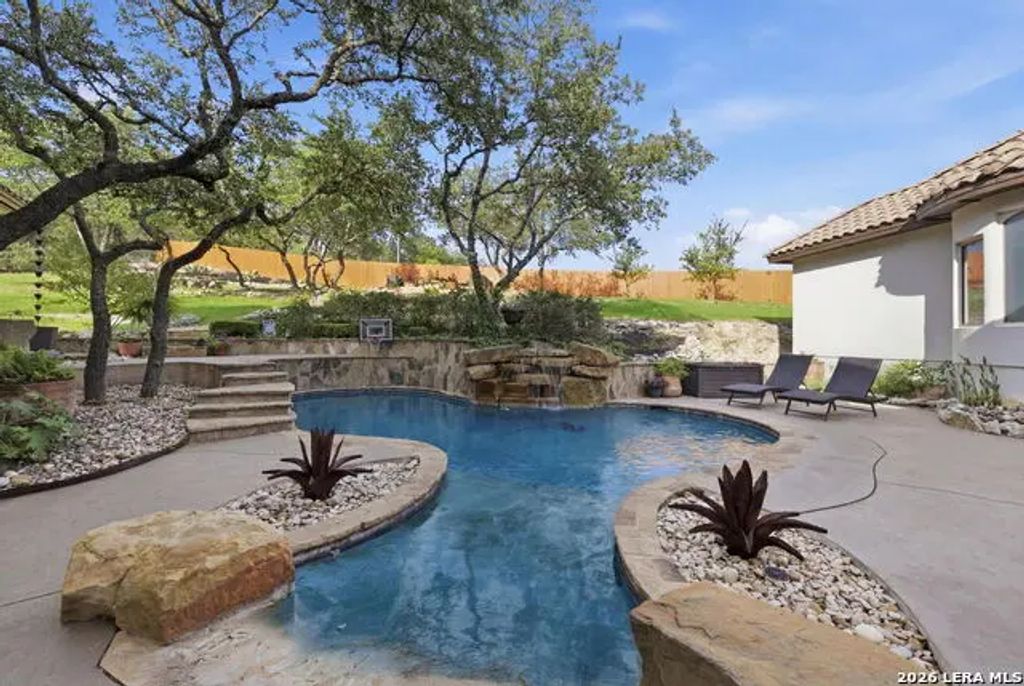 7805 Colonial Woods, Boerne