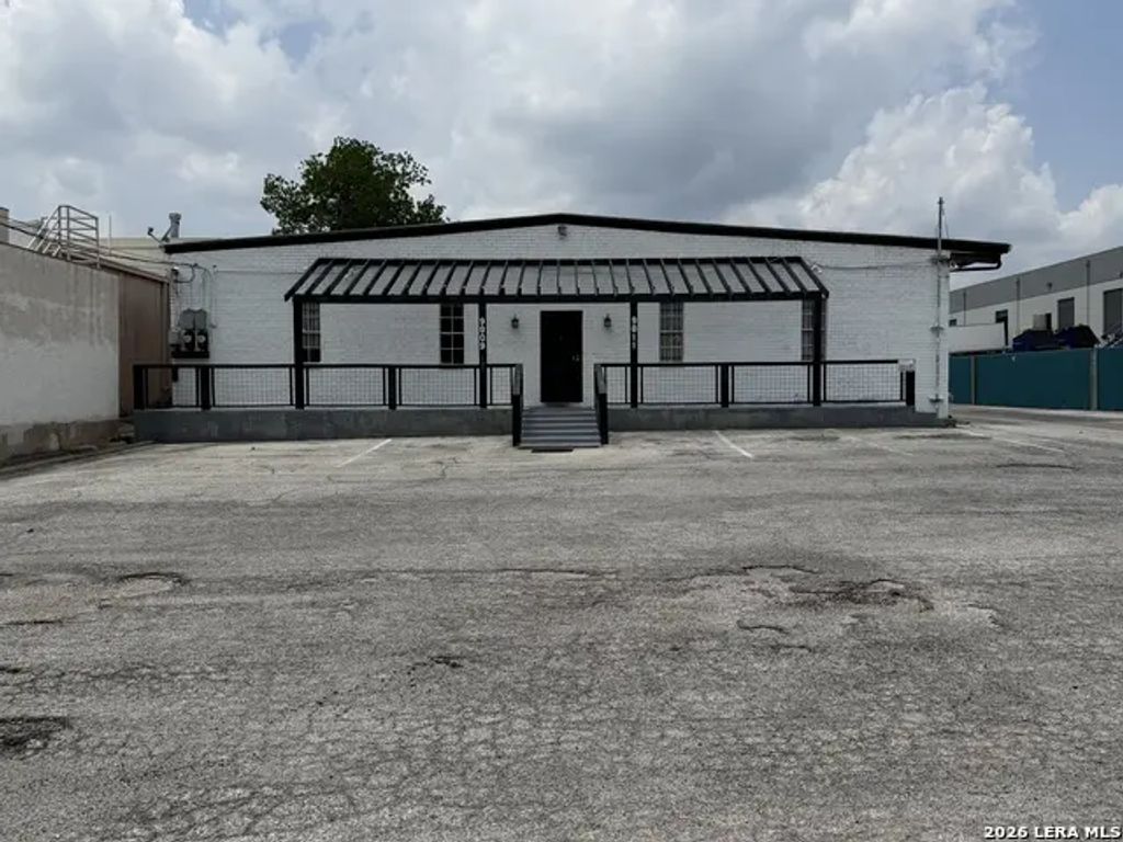 9809 Mccullough Ave, San Antonio