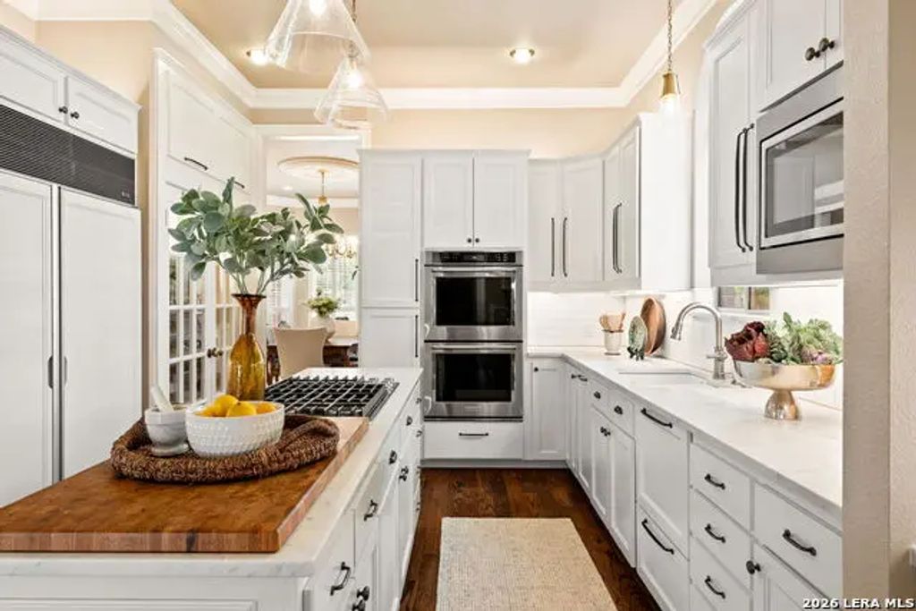 2 Chatsworth Way, San Antonio