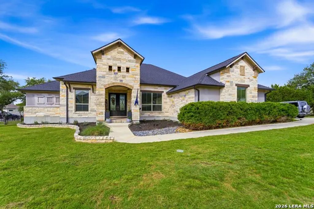 2550 Black Bear Dr, New Braunfels