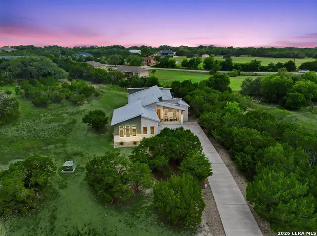 1108 Long Hollow Dr, Canyon Lake