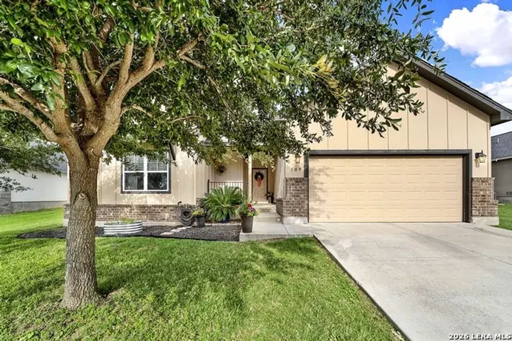 109 Grandview, Floresville