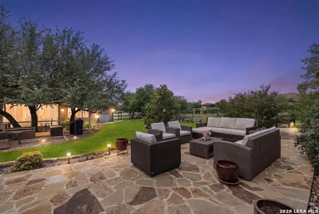 1408 Olivastro, New Braunfels