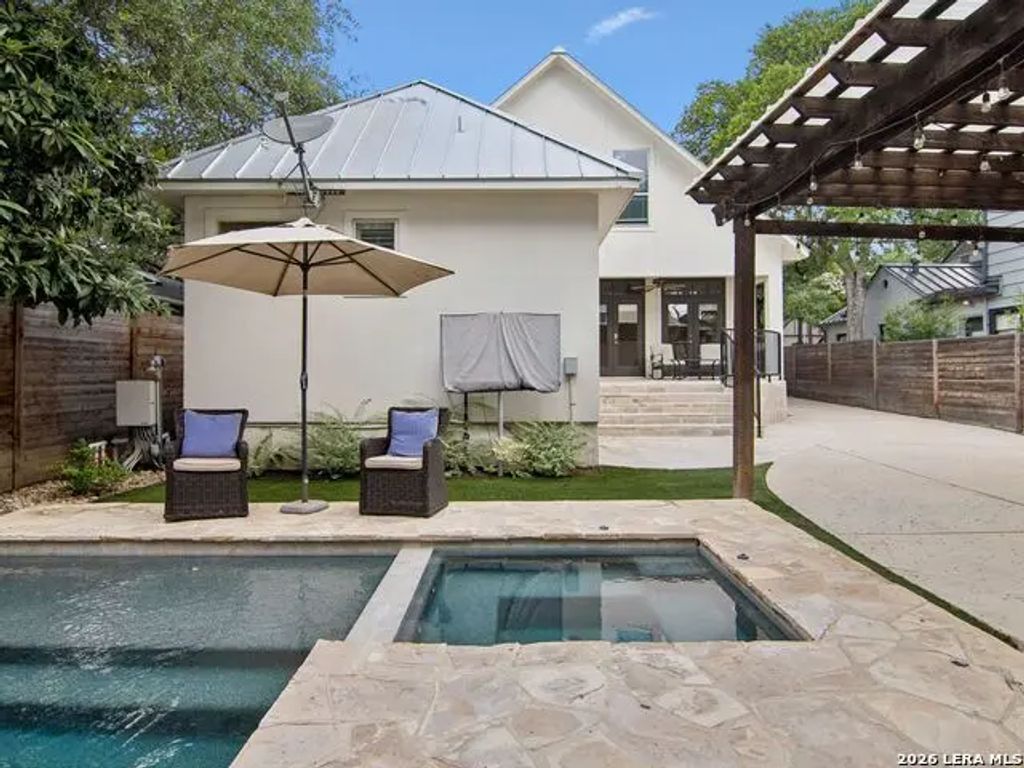 310 Castano Avenue, Alamo Heights