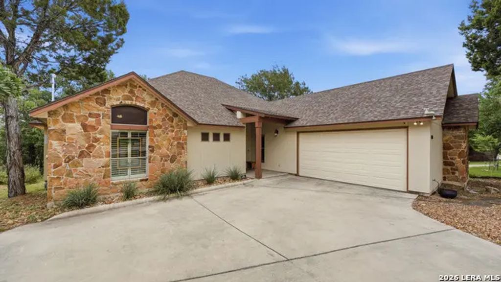 808 Elmwood Cv, New Braunfels