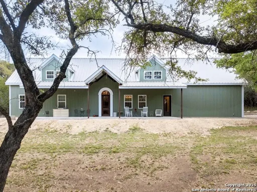 792 Alamo Beach Rd, Pipe Creek