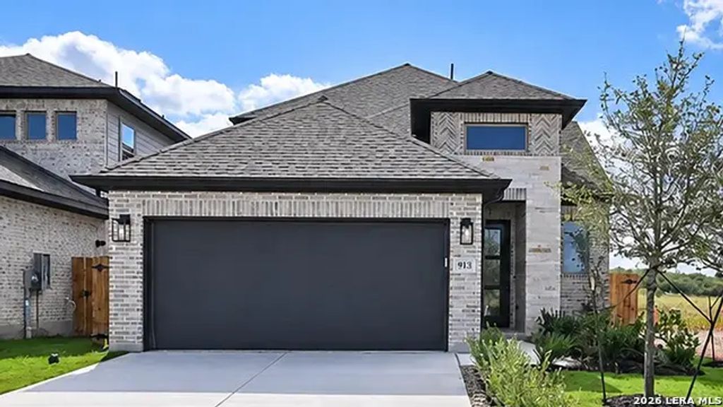 913 Woodland Lakes, New Braunfels