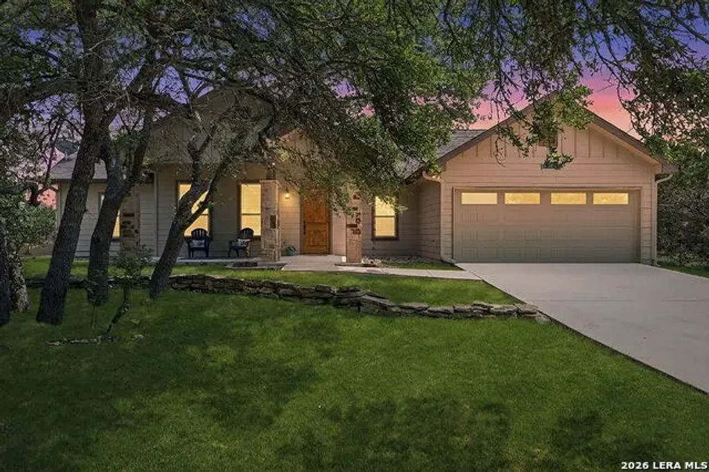 111 Swallow Ct, Canyon Lake