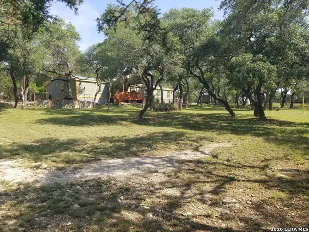 9200 Park Road 37, Lakehills