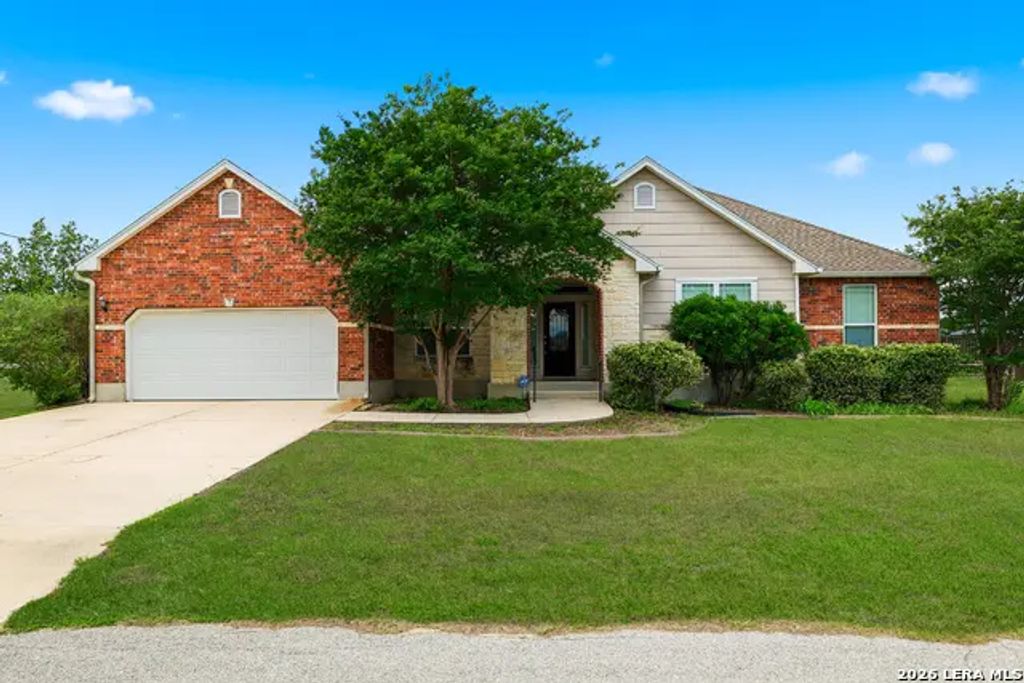 232 Edgewood Cir, Bandera