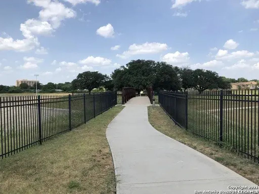 923 Vance Jackson 1005, San Antonio