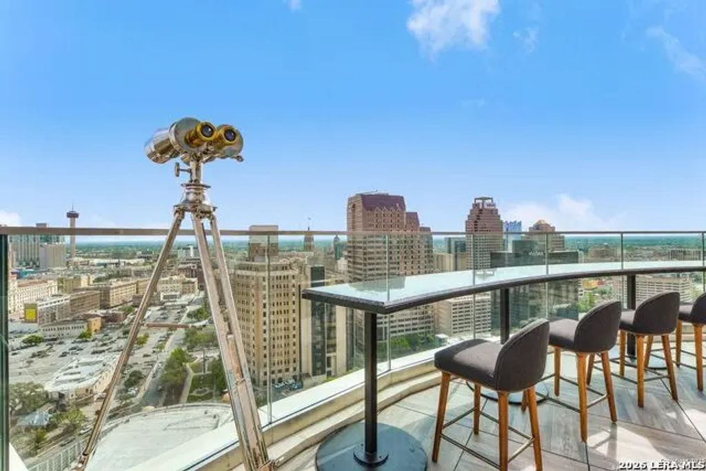 123 Lexington Apt 1703, San Antonio