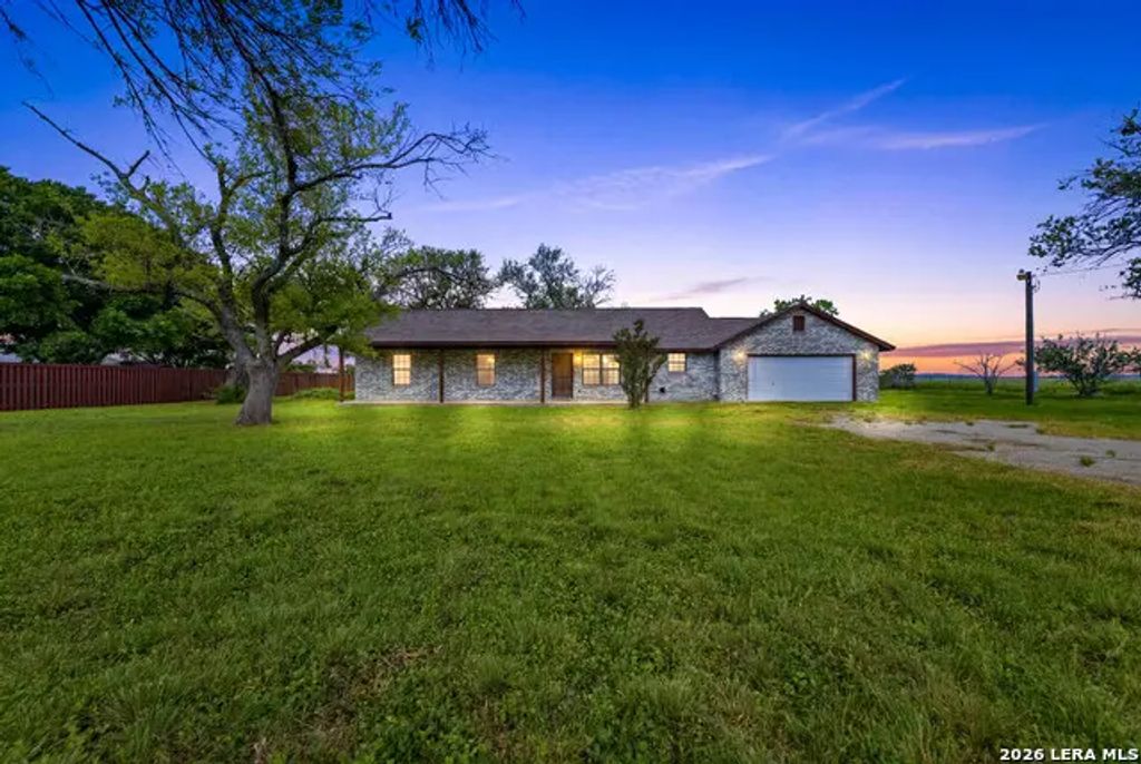 5745 Fm 471 N, Rio Medina