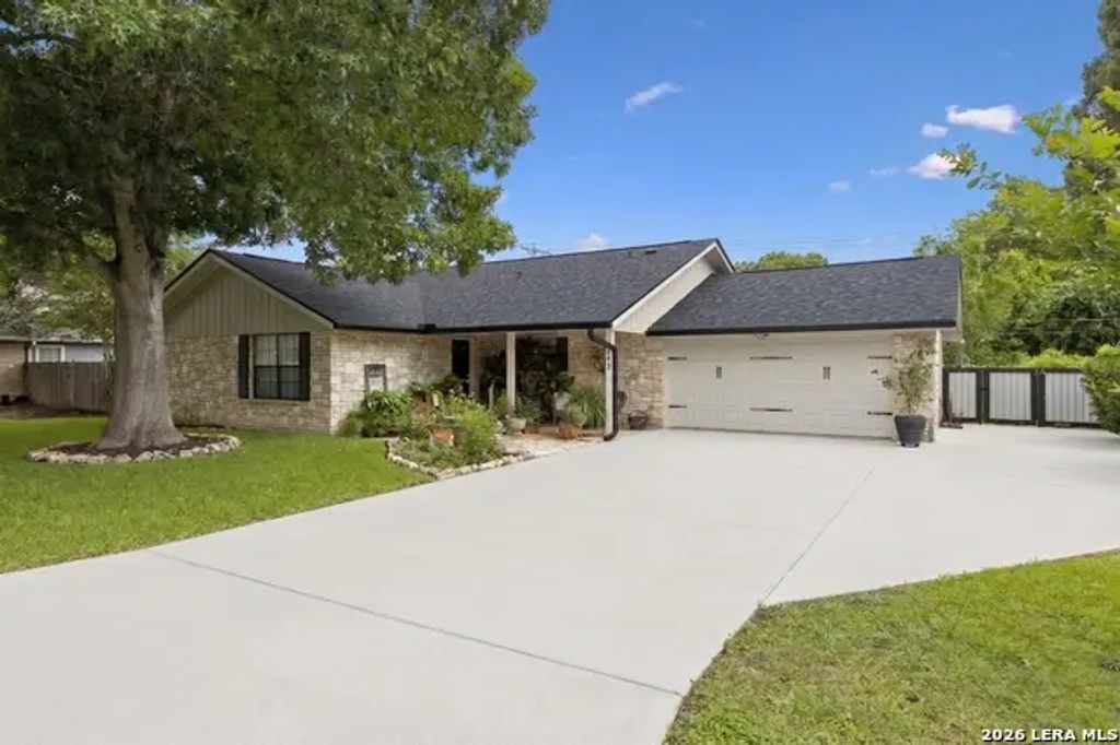 106 Lehmann St, Boerne