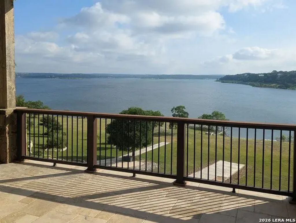 550 Oak Shores Dr, Canyon Lake