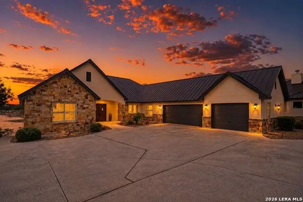 550 Oak Shores Dr, Canyon Lake