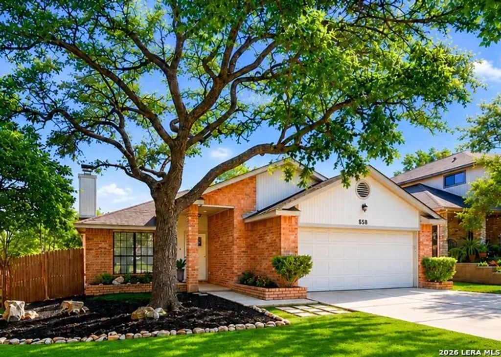 858 Amberstone, San Antonio